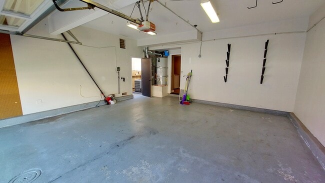 Building Photo - 1569 Avenida Guillermo