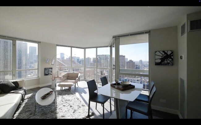 Building Photo - 40 E Delaware Pl