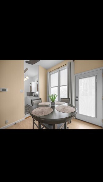 Building Photo - 1627 Dolman St