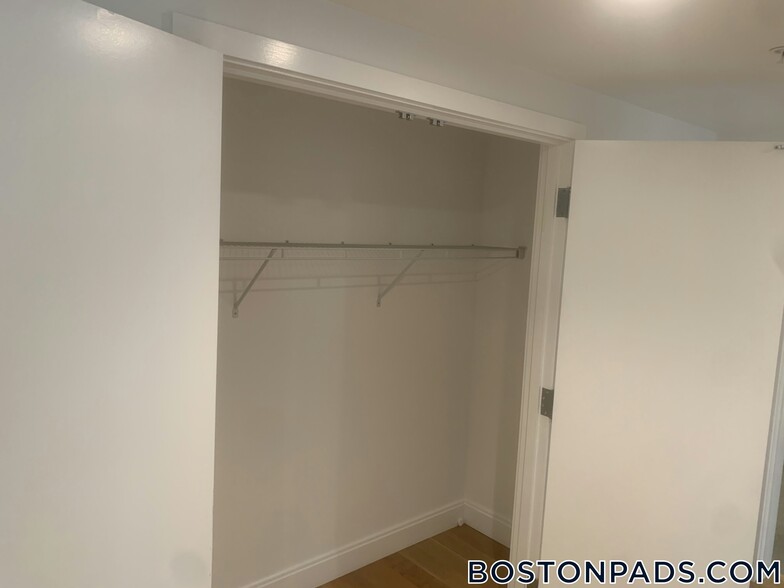 Building Photo - 150 Camden St