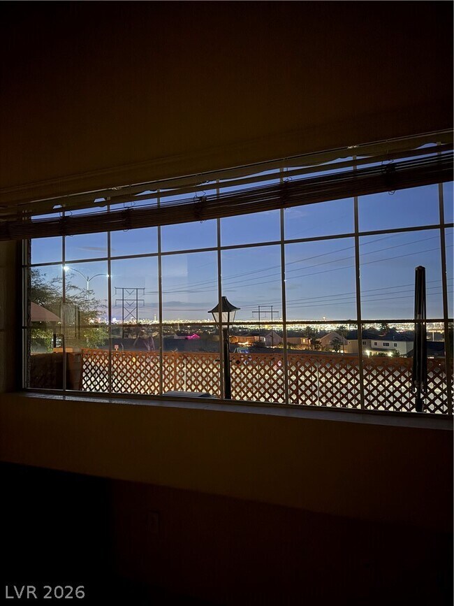 Building Photo - 664 Solitude Point Ave