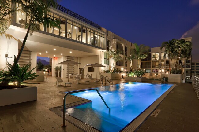 Building Photo - 111 SE 1st Ave