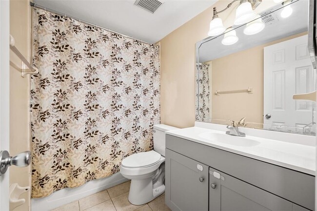 Building Photo - 4427 SW 21st Ln