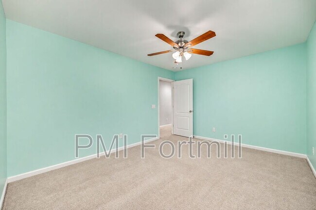 Building Photo - 1080 Crescent Moon Dr