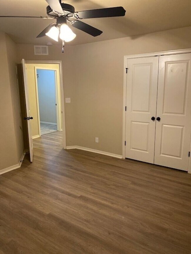 Building Photo - Spacious 4 Bed | 2 Bath | Large backyard | Bixby