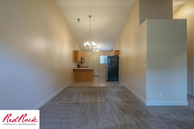 Building Photo - Pet Friendly 2 Bedroom 2 Bathroom Condo.