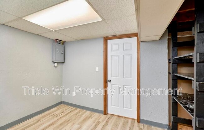 Building Photo - 2325 Golfway St