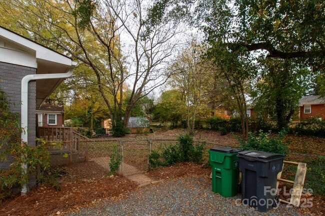 Building Photo - 4021 Crestridge Dr