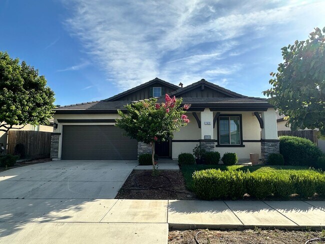 Building Photo - NW Visalia home coming soon!