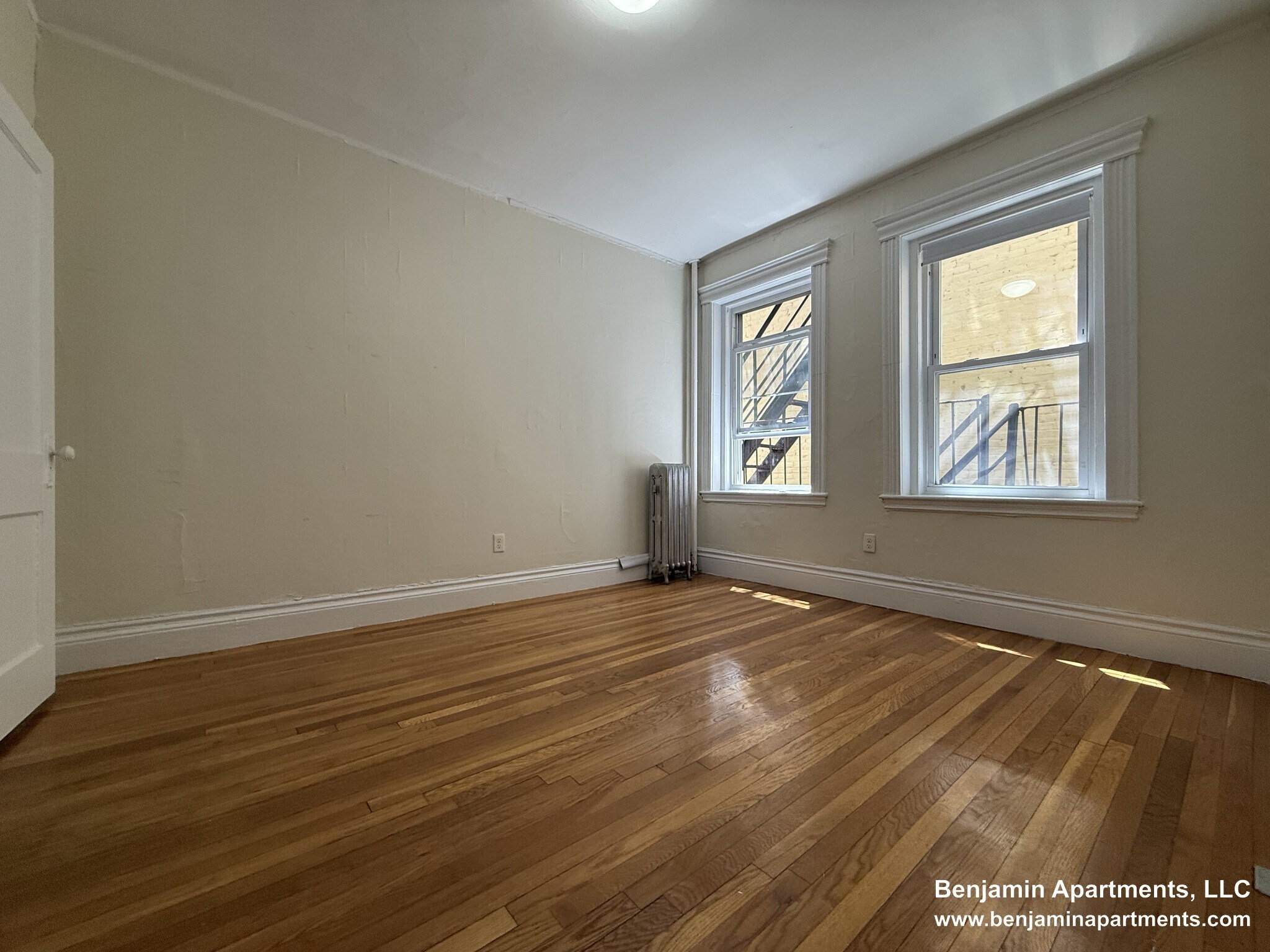 Building Photo - 1350 Comm.Ave. Unit 8