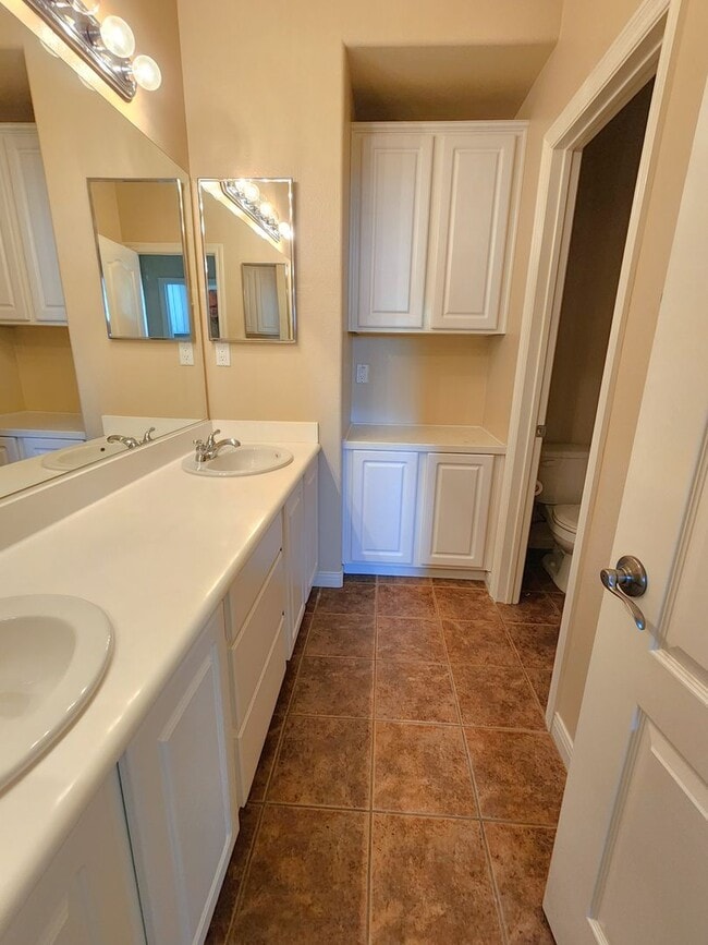 Building Photo - Beautiful 5BD, 3BA, 2,871 Sq. Ft. Home In ...