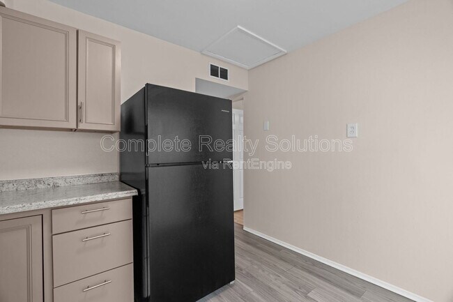 Building Photo - 2323 Woodson Rd