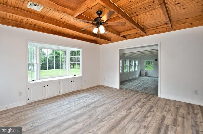Building Photo - 205 Maple Ave