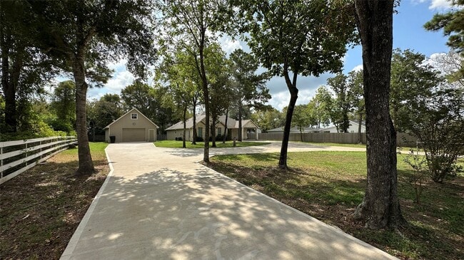 Building Photo - 25221 Armagh Rd