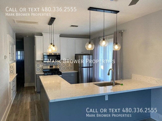 Building Photo - 1331 W Monroe St