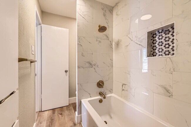 Building Photo - 512 Eberhart Ln