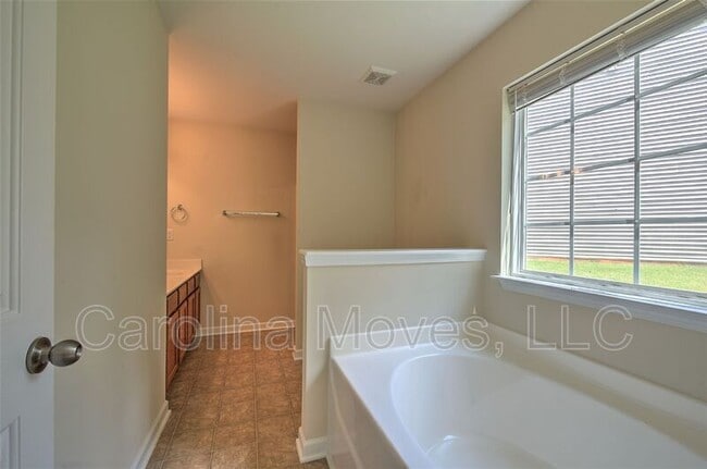 Building Photo - 112 Stream Crossing Way