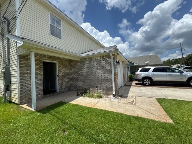 Building Photo - 2127 Tom St