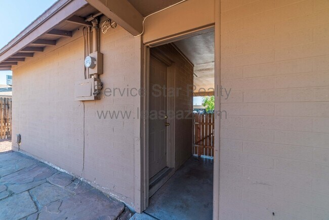 Building Photo - 507 S Hunt Dr