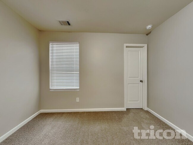 Building Photo - 2137 Hudson Dr