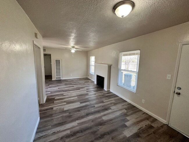 Building Photo - APPLY FOR THIS BEAUTIFUL HOME TODAY!
