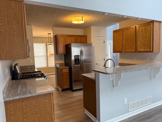 Building Photo - Updated 3 Bed, 2.5 Bath Home