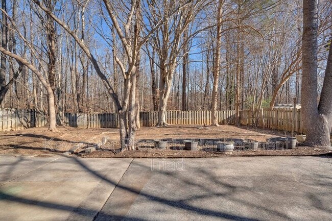 Building Photo - 5110 N Oaks Dr