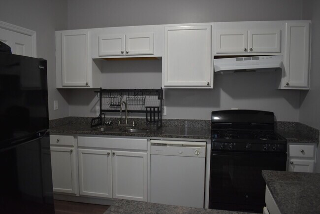 Building Photo - 103 1st St