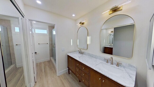 Building Photo - 6232 E Shenandoah Ave