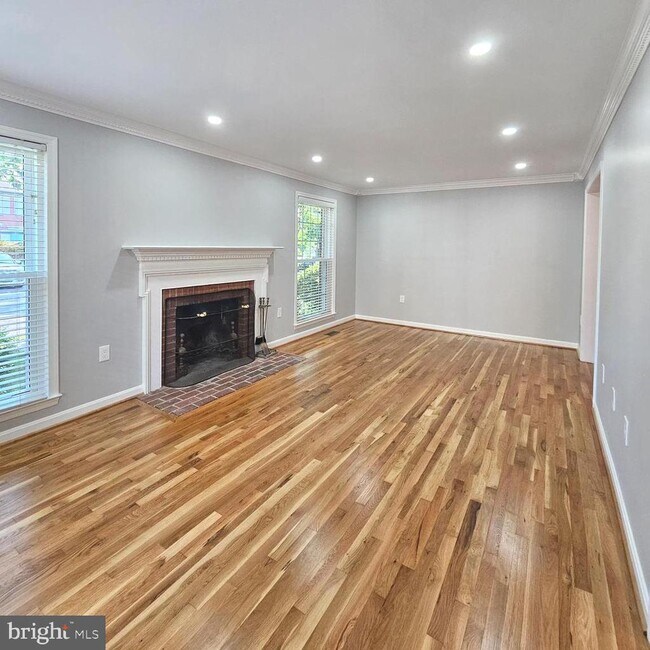 Building Photo - 7034 Bradwood Ct