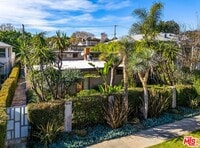 Building Photo - 609 N Doheny Dr