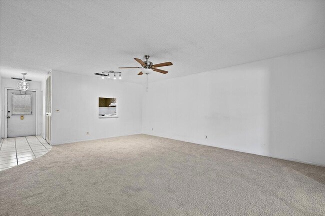 Building Photo - 102 Amherst Ln