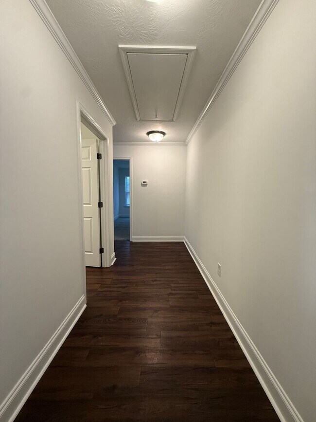 Building Photo - 3 bedroom, 2 bathroom Home with Fenced Yard