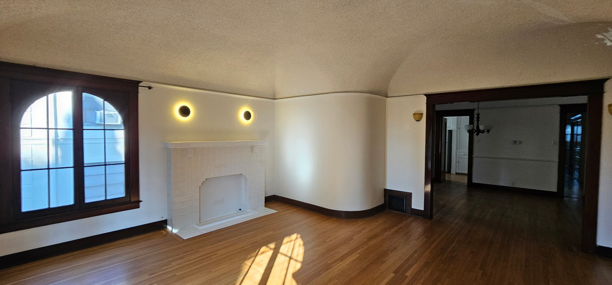 Living room - 218 1/2 N Kenmore Ave