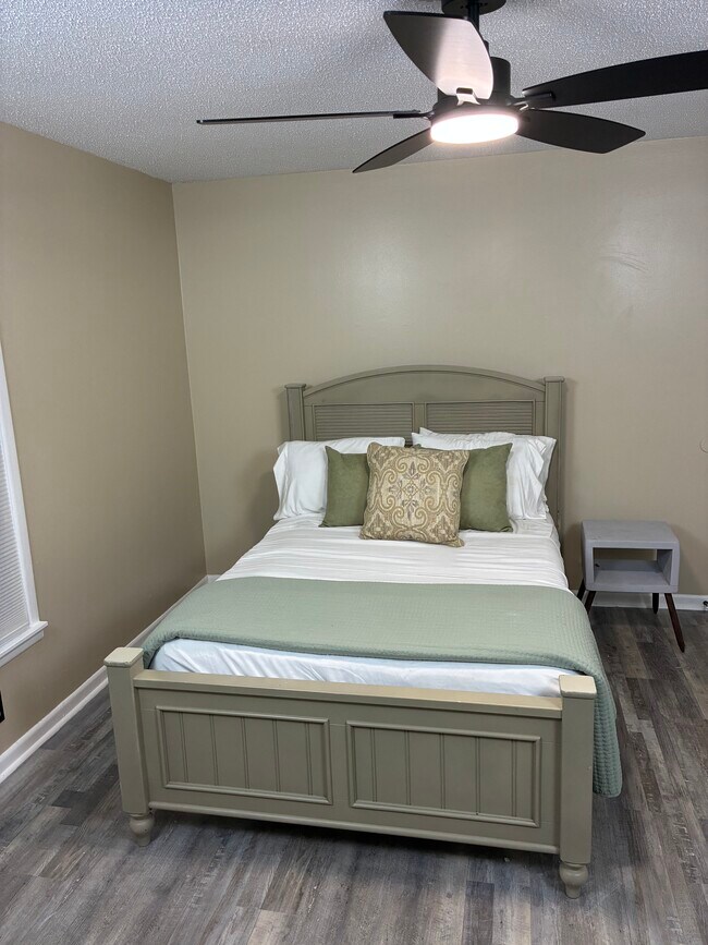 Building Photo - 410 Etowah Ave