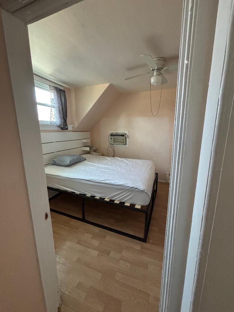 Building Photo - 520 Lawrence Ave