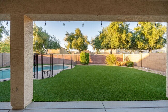 Building Photo - $3,500 For Lease Starting June 1, 2026 4 beds-2.5 Baths 2,421 Sq. Ft.  Amazing Gilbert 85298 Home...