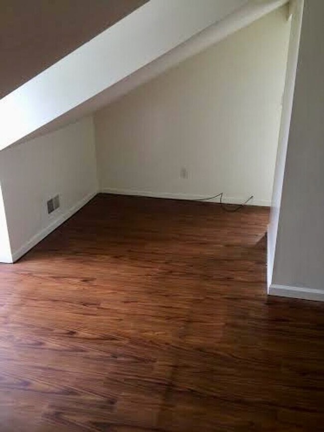 Building Photo - *** Southside Slopes Apartments * Pet Friendly * Walk to E. Carson St. * Available Now * Spacious...