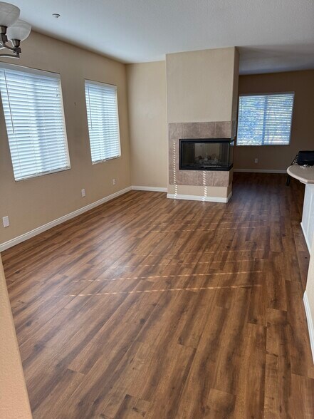 Building Photo - 3177 Dehesa Rd