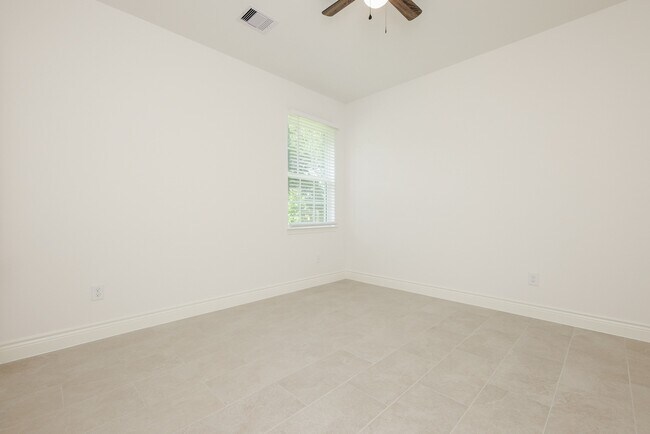 Building Photo - 2303 Cunningham Dr