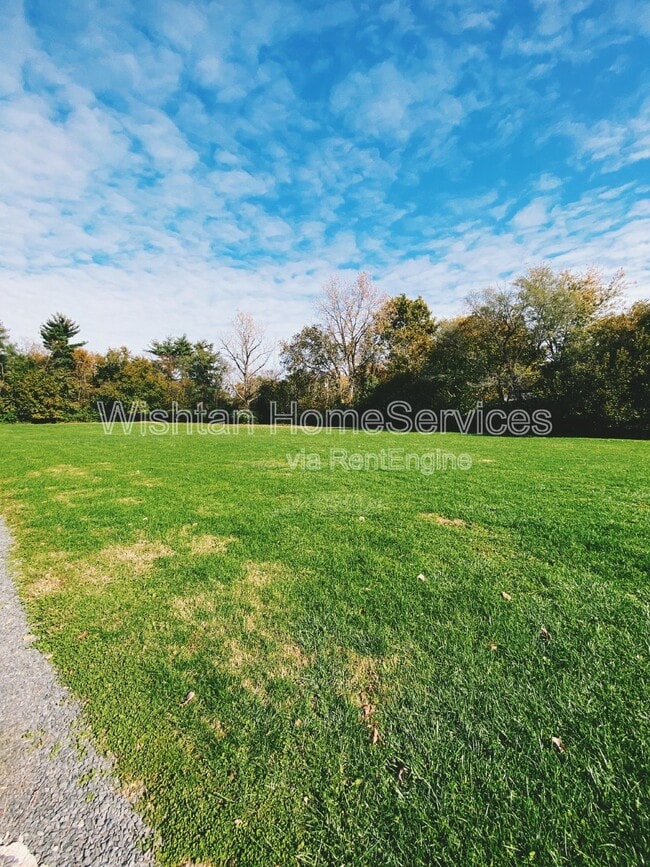 Building Photo - 201-220 Charleston Blvd