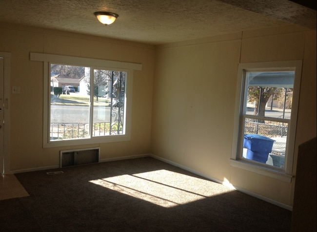 Building Photo - 540 23rd St