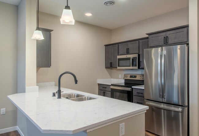 Building Photo - 608 Pine St