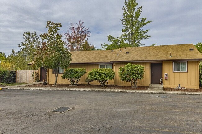 Building Photo - 501 N Moss St