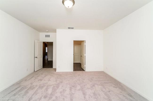 Building Photo - 2 br, 2 bath Condo - 220 N Burleson Blvd  ...