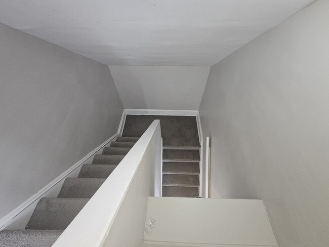 Building Photo - 931 Helmsdale Rd