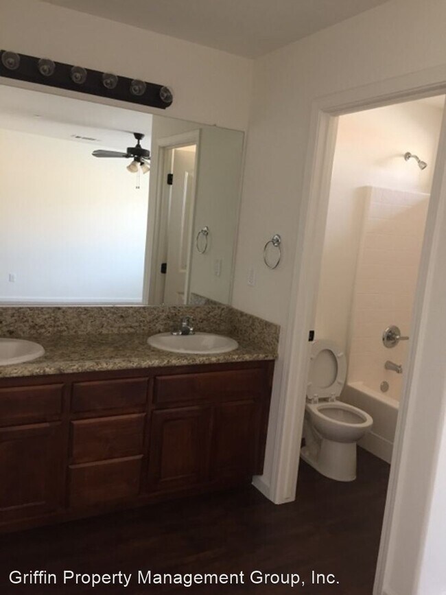 Building Photo - 3 br, 2 bath House - 1010 Vine