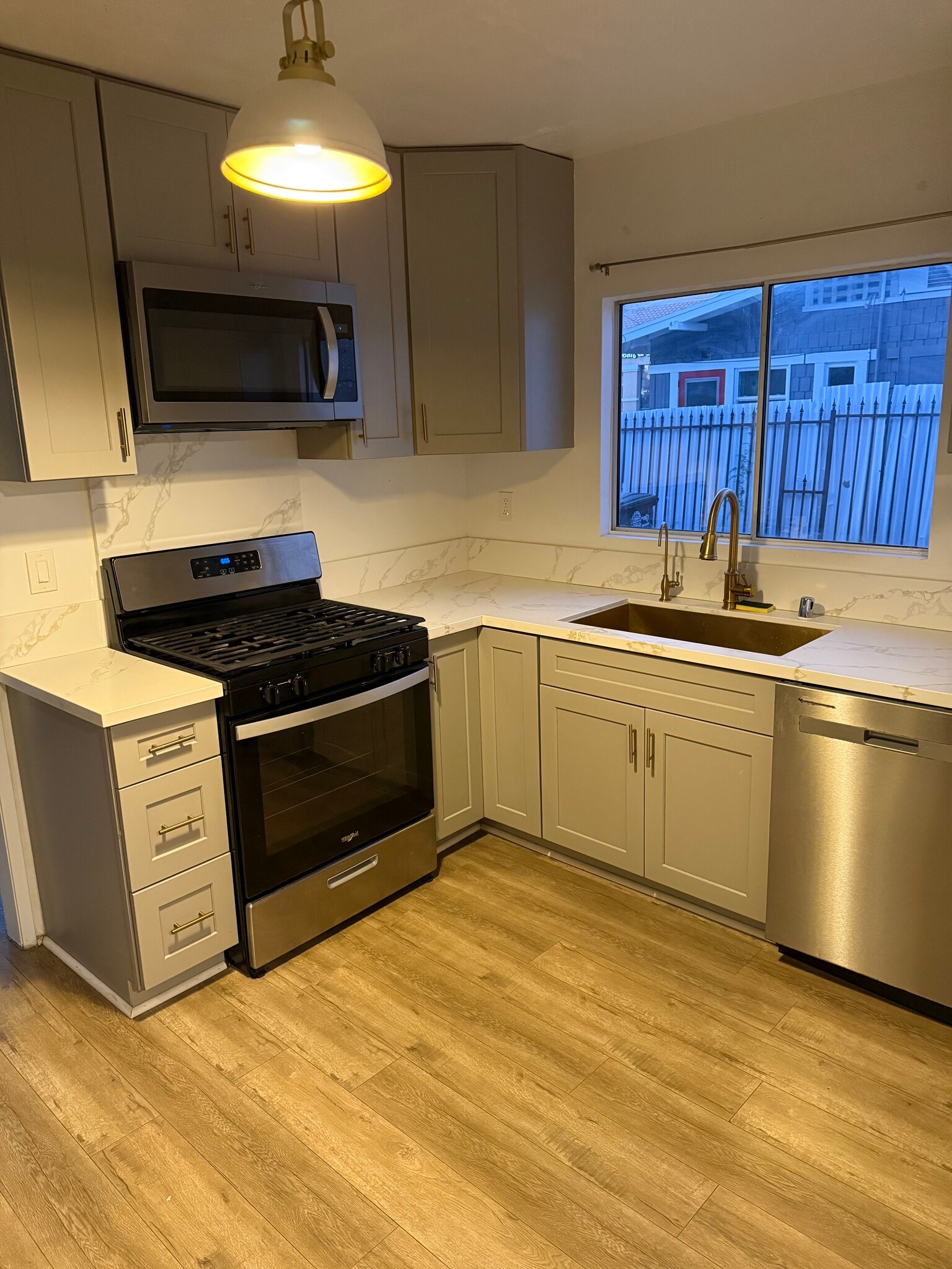 Building Photo - 240 N Everett St