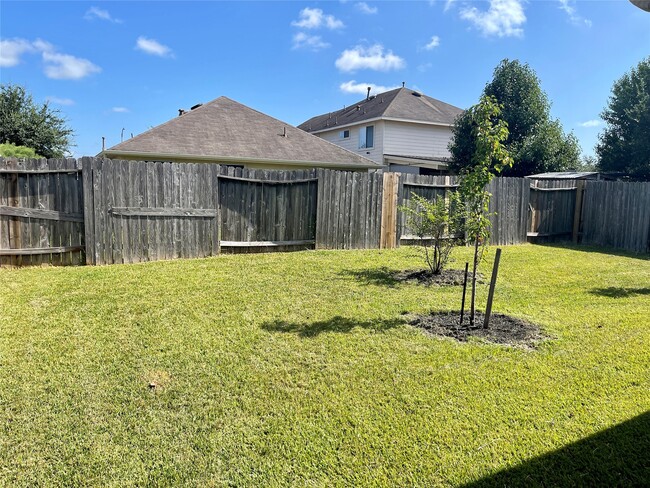 Building Photo - 9011 Serena Ln