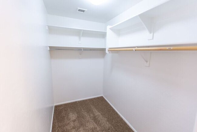 Building Photo - 41294 W Pryor Ln